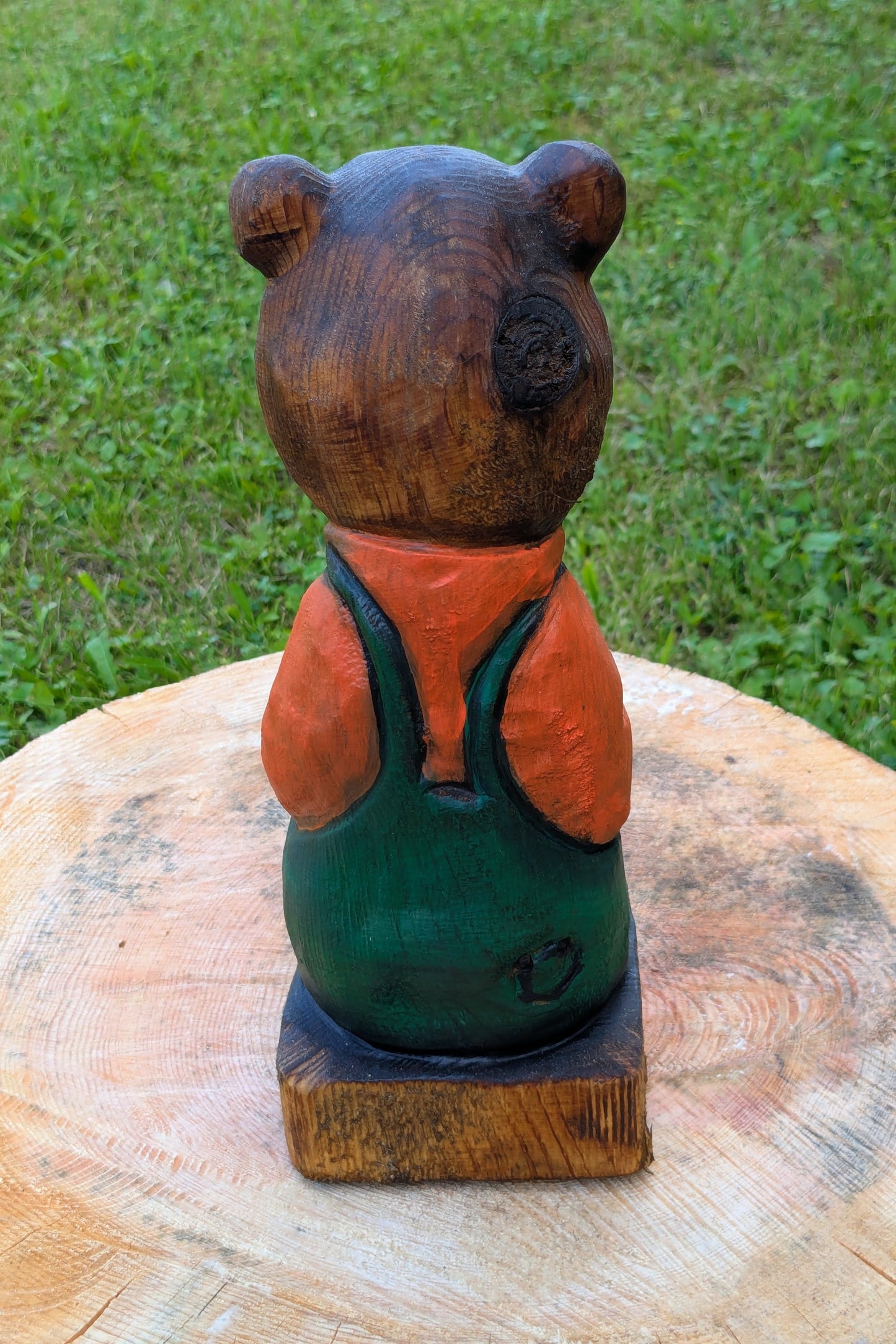 #0011 Bibbed bear
