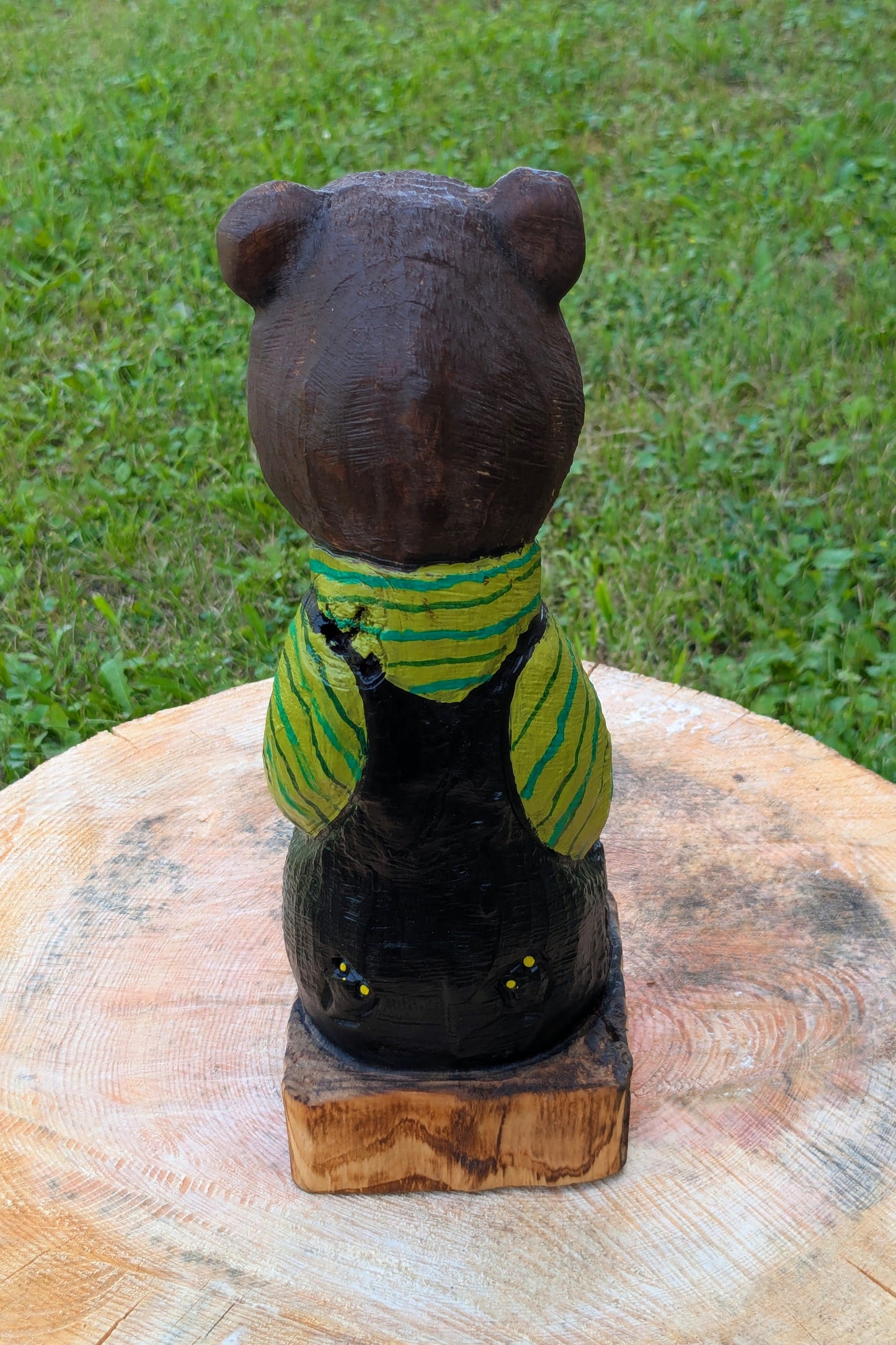 #0052 Bibbed bear