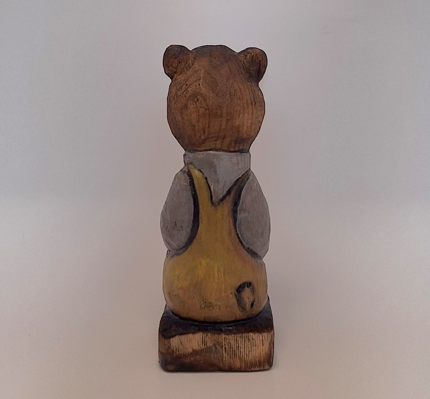 #0039 Bibbed bear