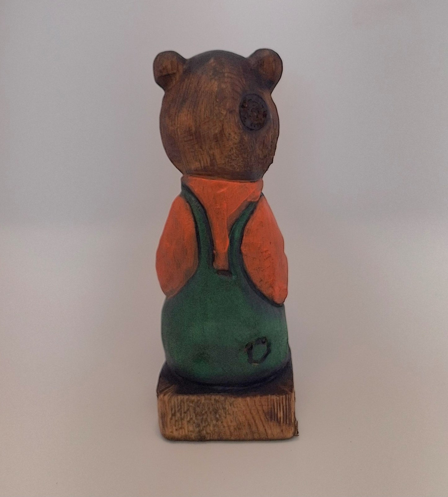 #0011 Bibbed bear