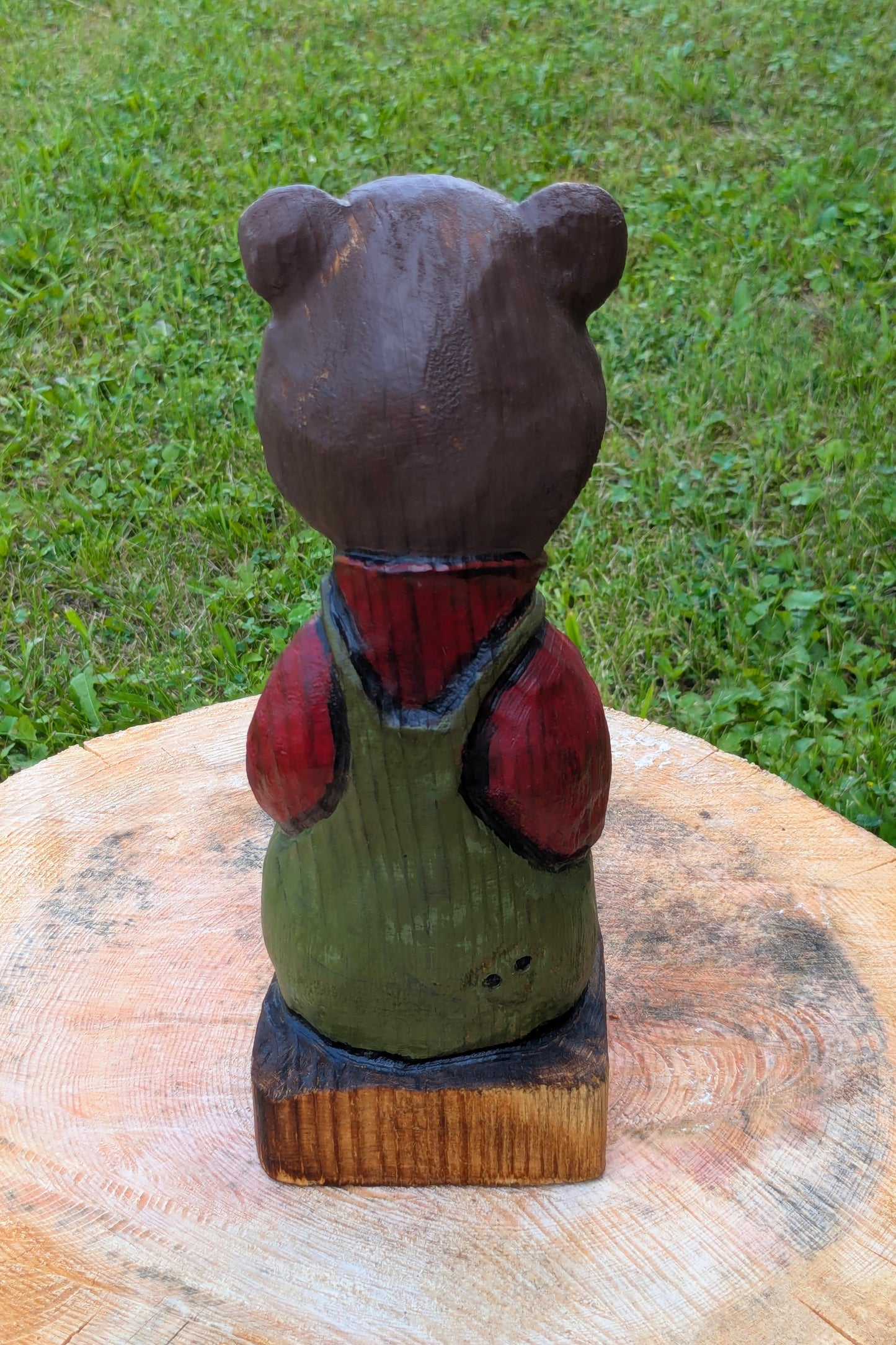 #0004 Bibbed bear