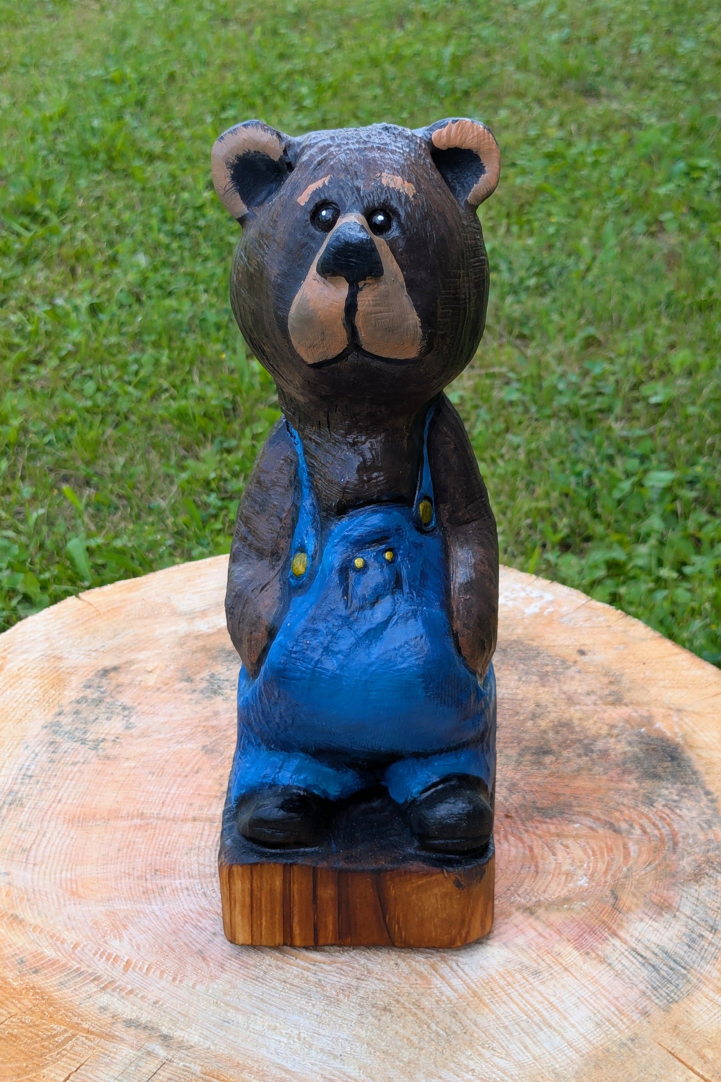#0008 Bibbed bear