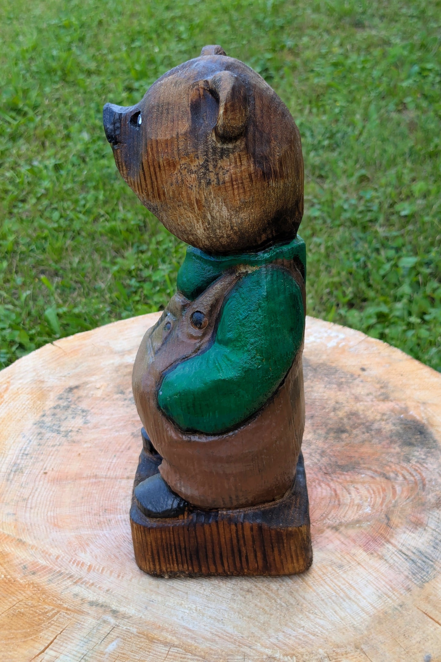 #0010 Bibbed bear