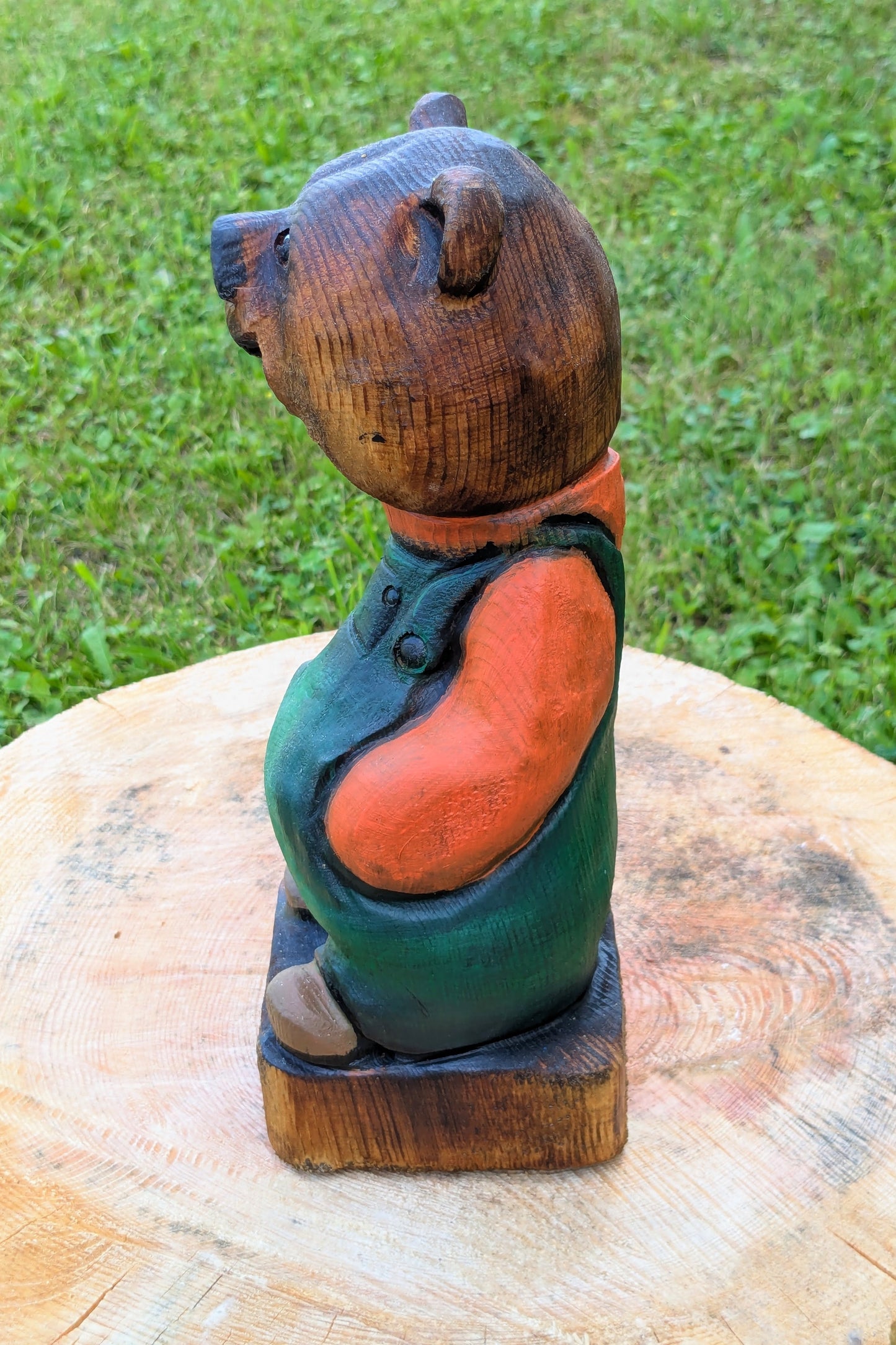 #0011 Bibbed bear