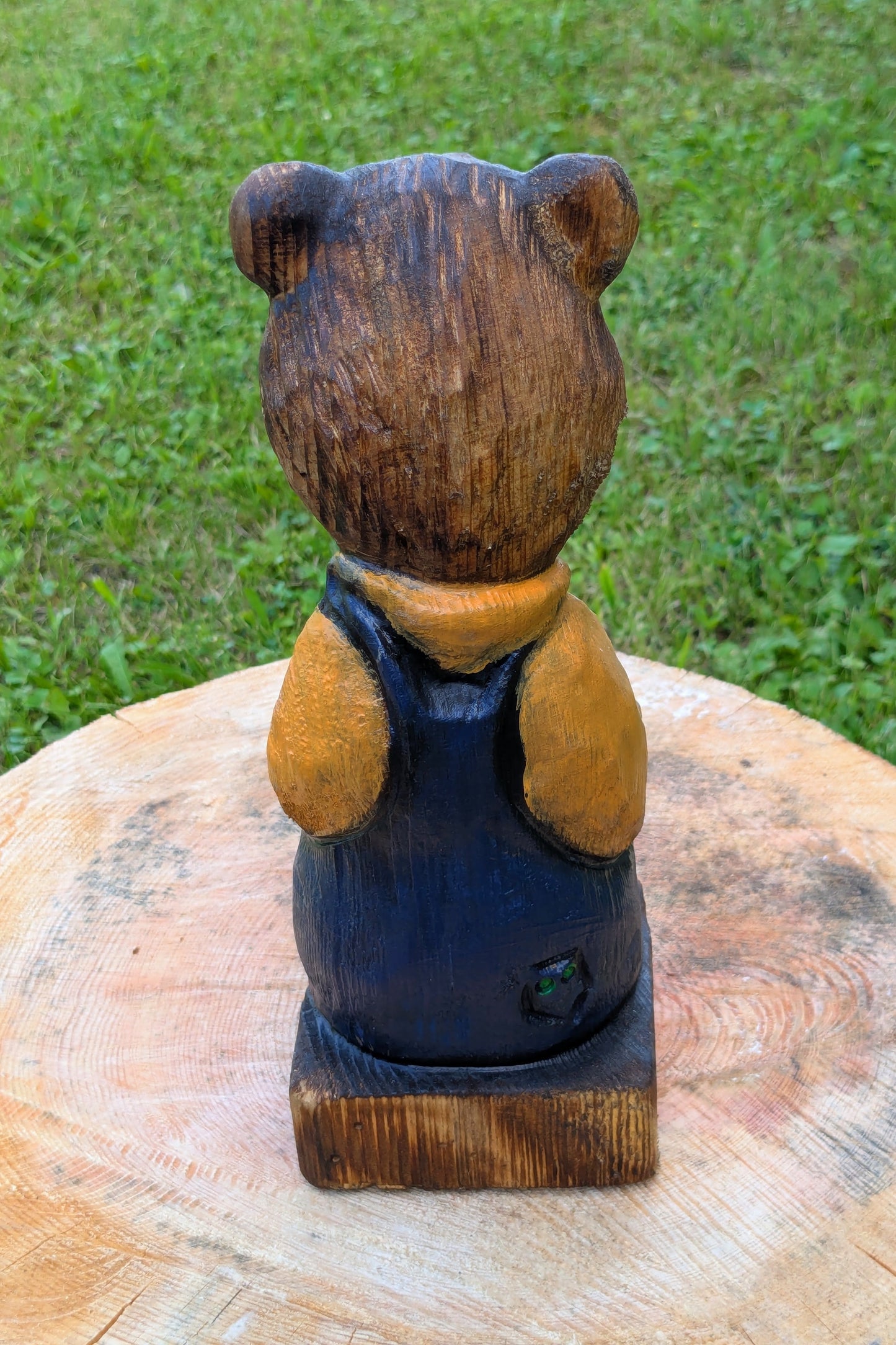 #0012 Bibbed bear