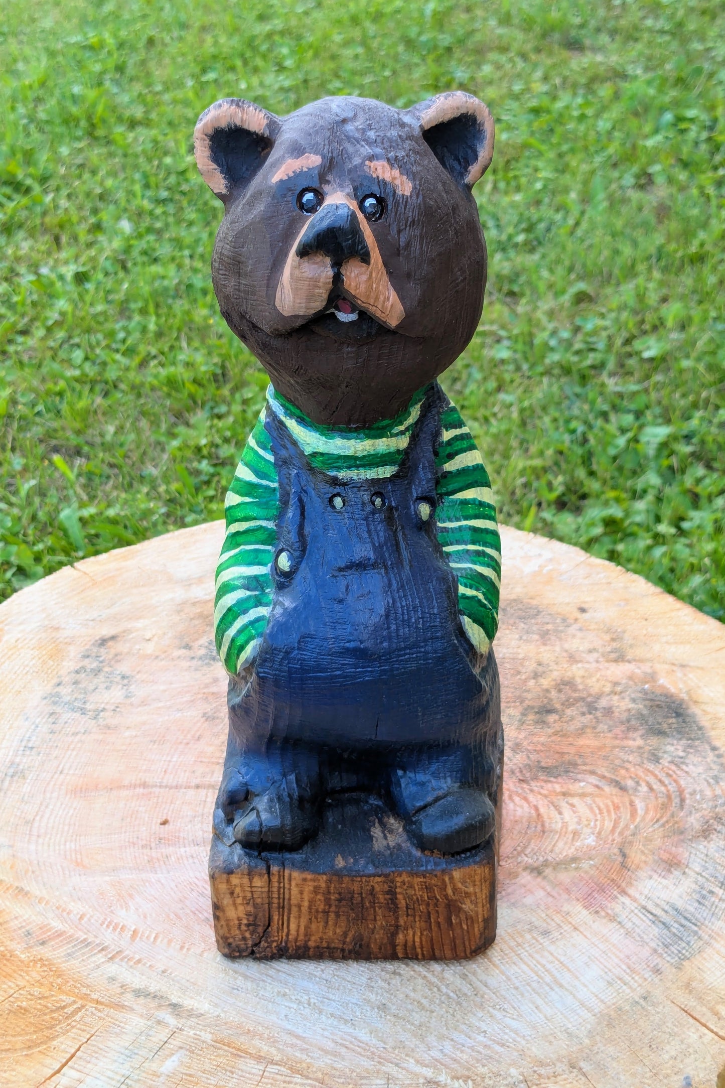 #0025 Bibbed bear