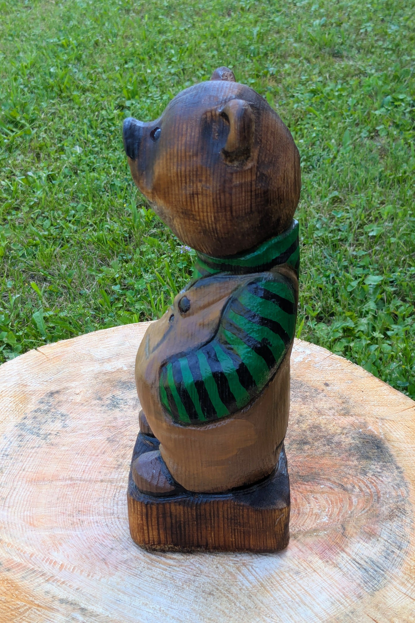 #0027 Bibbed bear