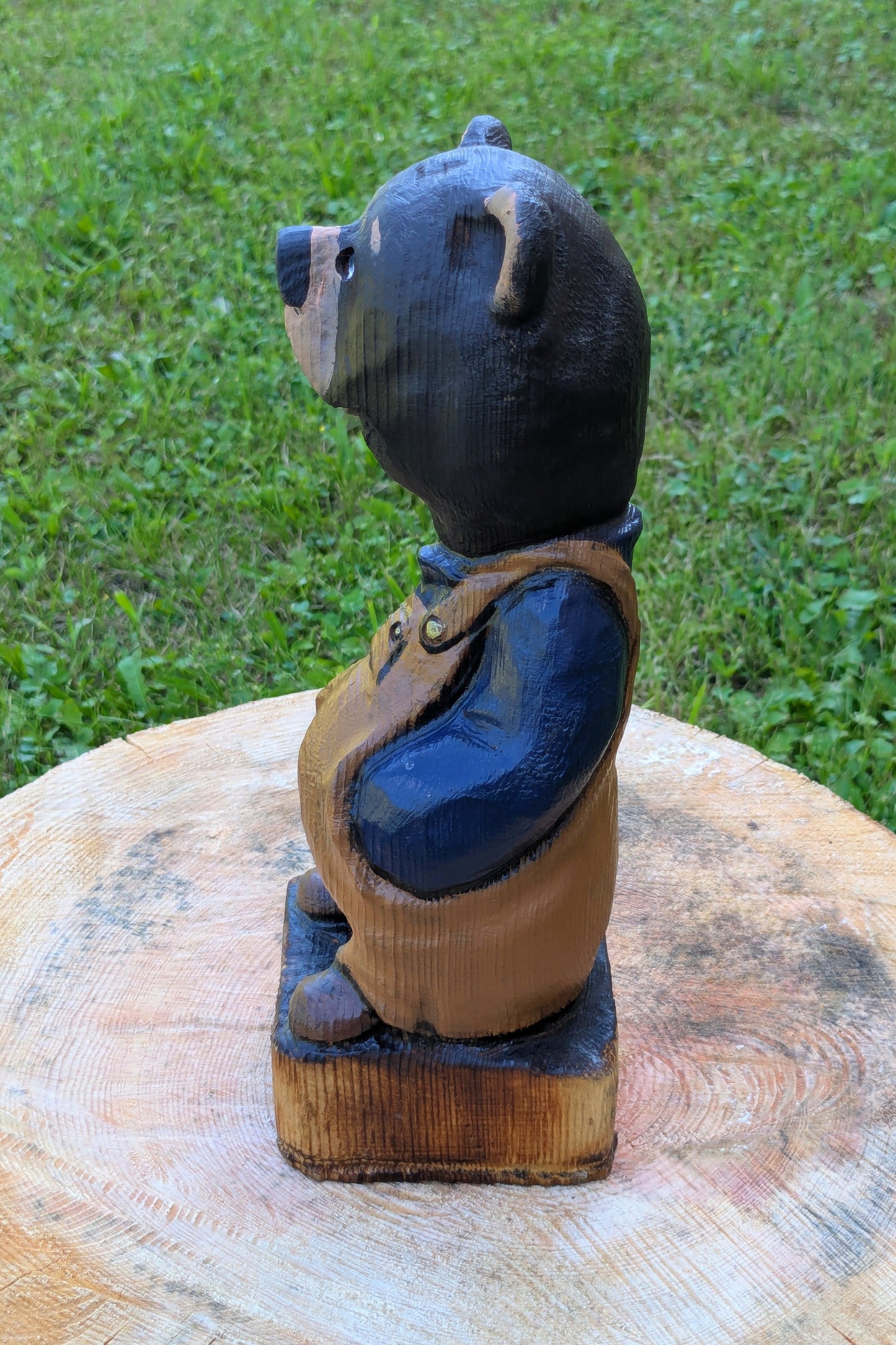 #0028 Bibbed bear