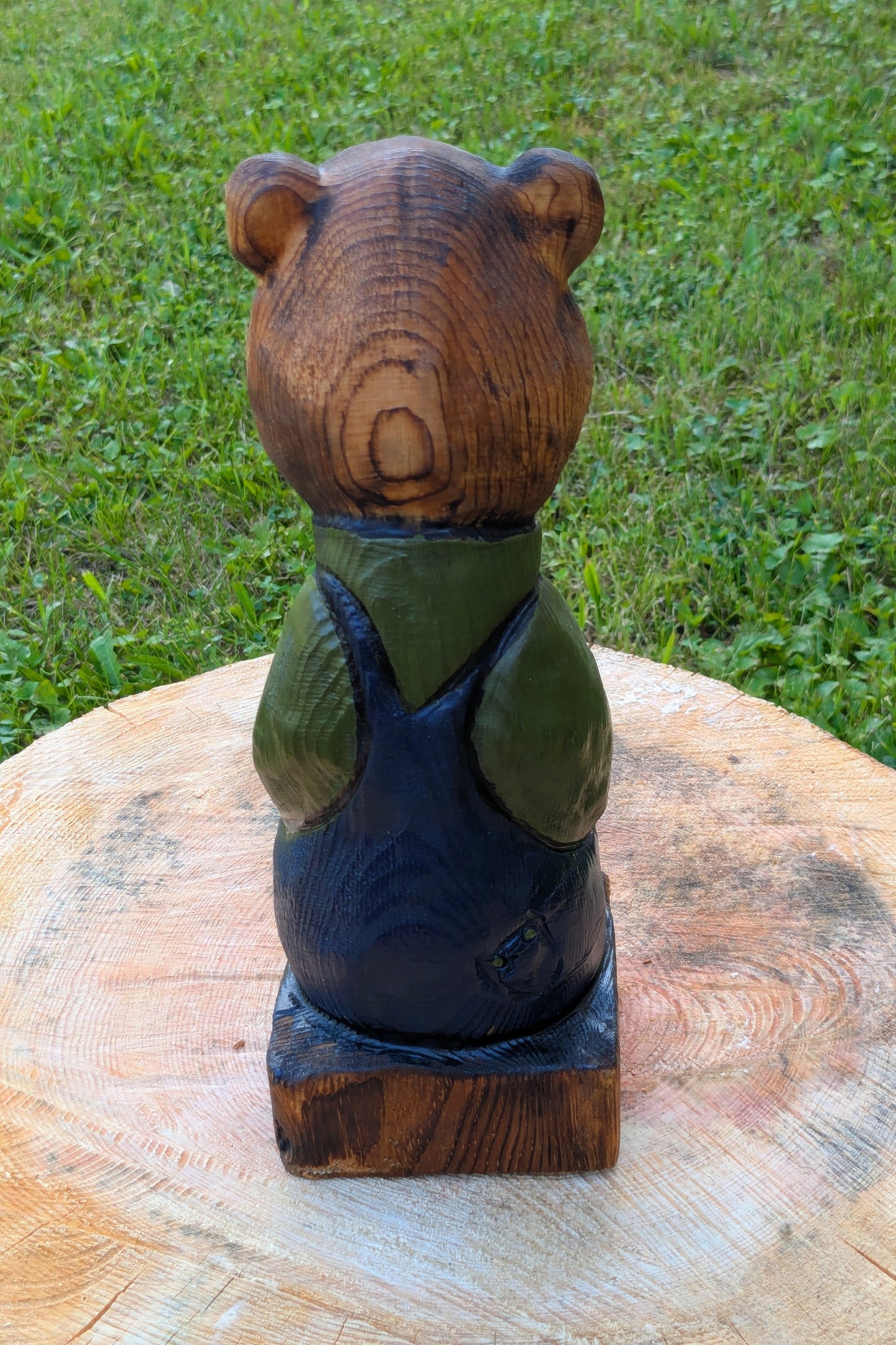 #0041 Bibbed bear