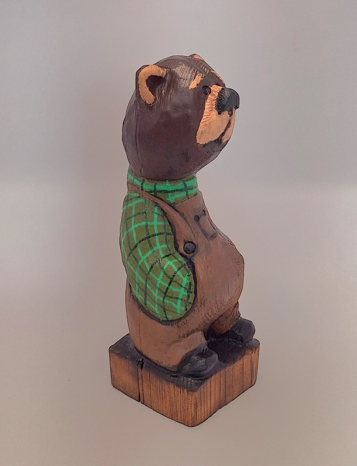 #0023 Bibbed bear