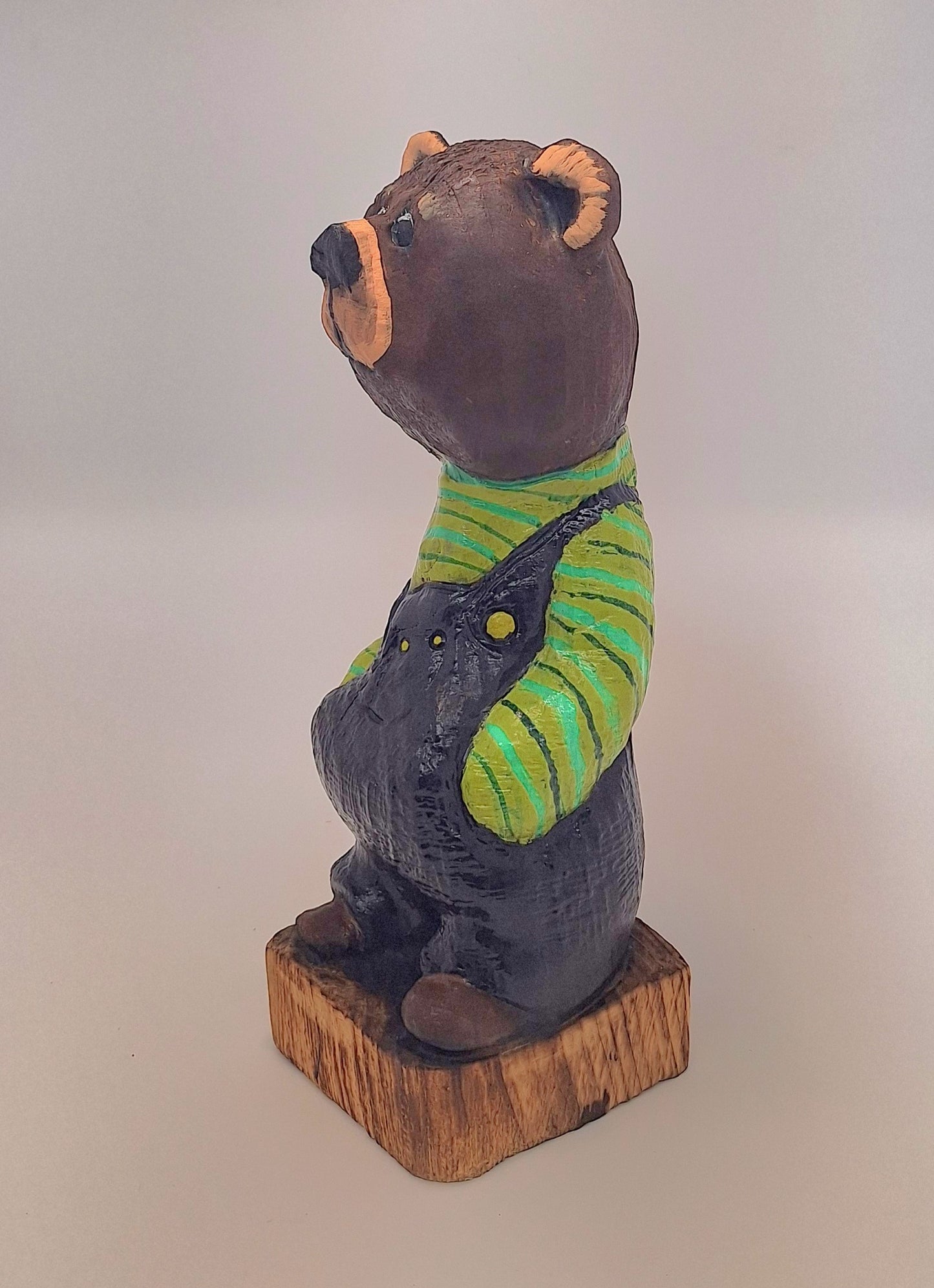 #0052 Bibbed bear