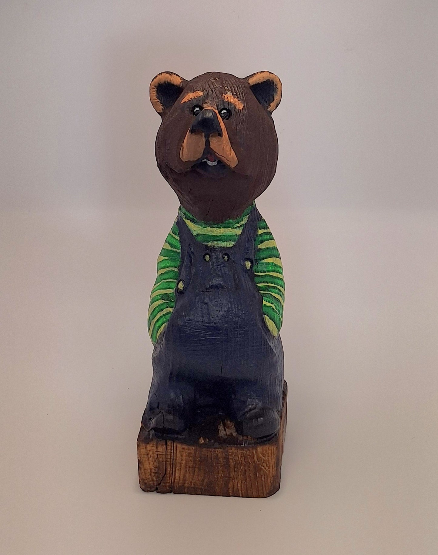 #0025 Bibbed bear