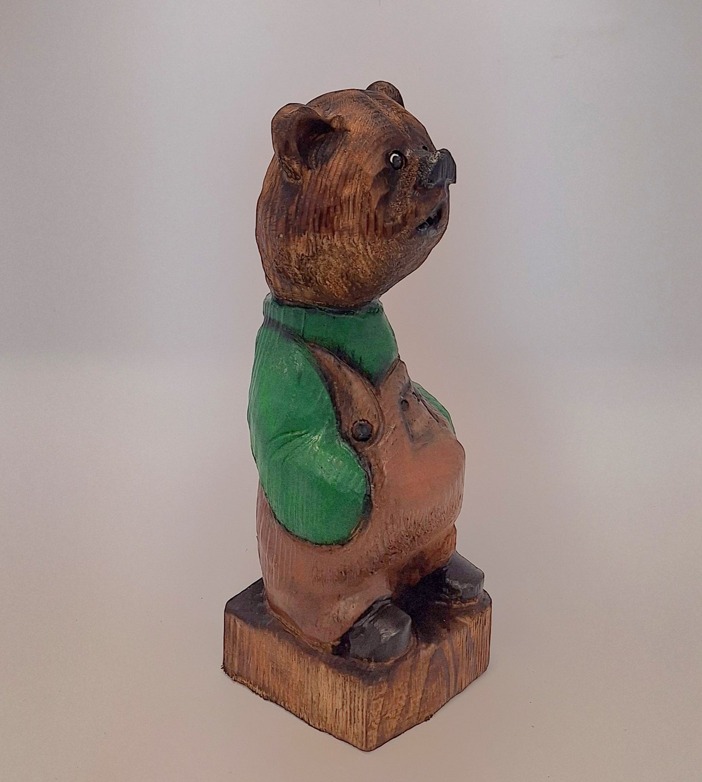 #0010 Bibbed bear