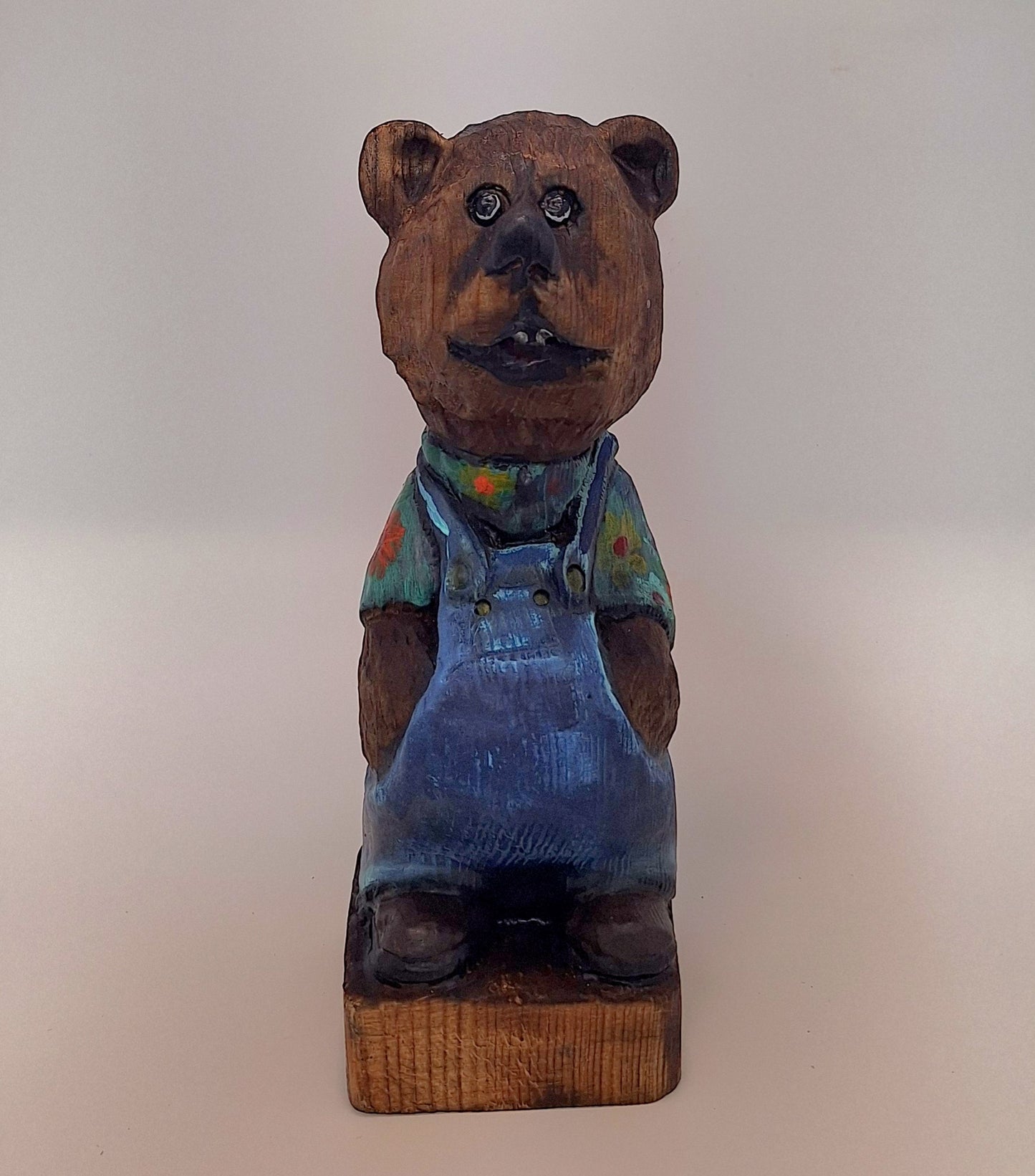 #0002 Bibbed bear
