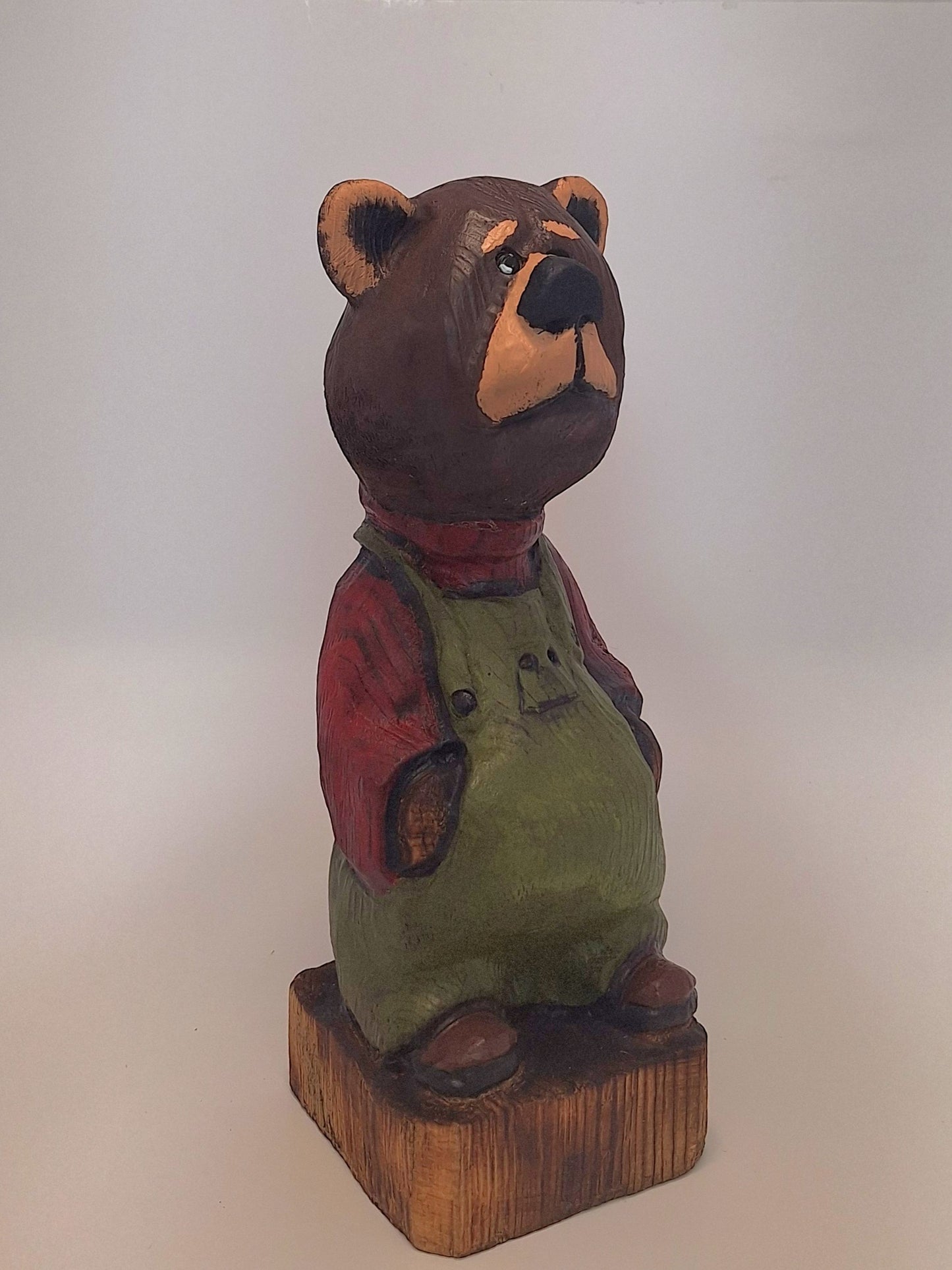 #0004 Bibbed bear