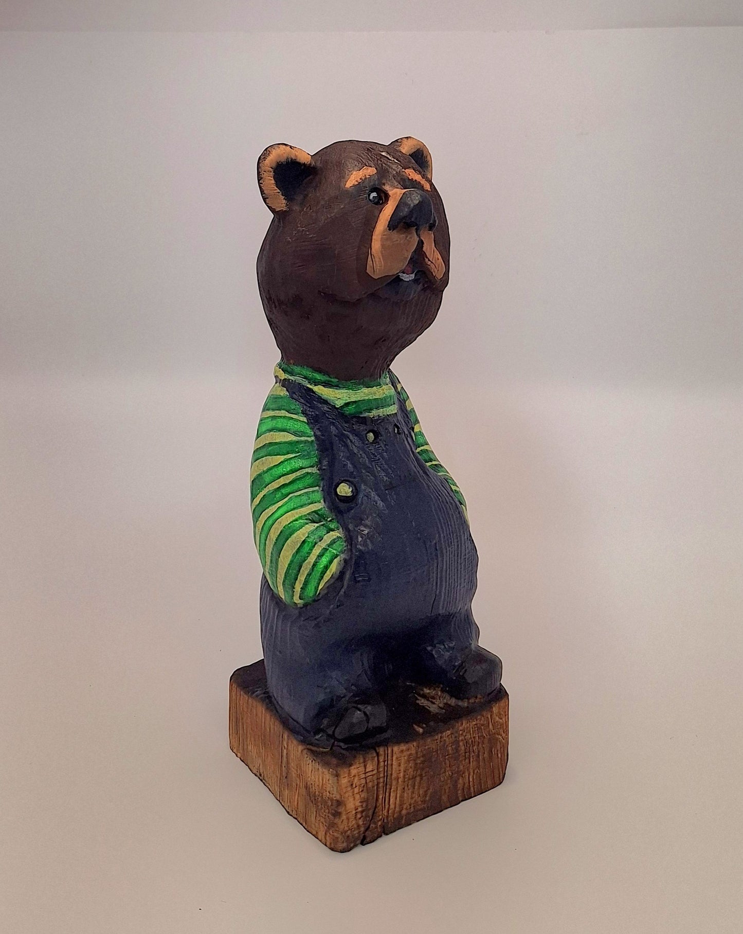 #0025 Bibbed bear
