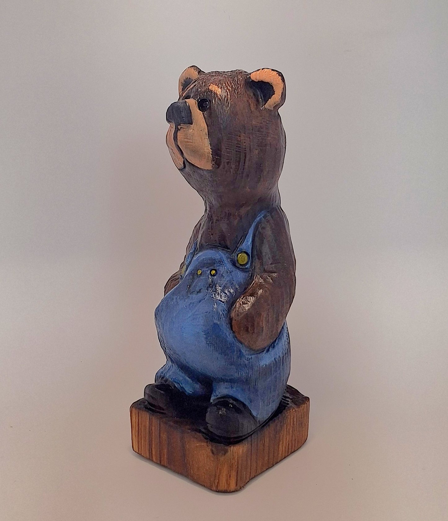 #0008 Bibbed bear
