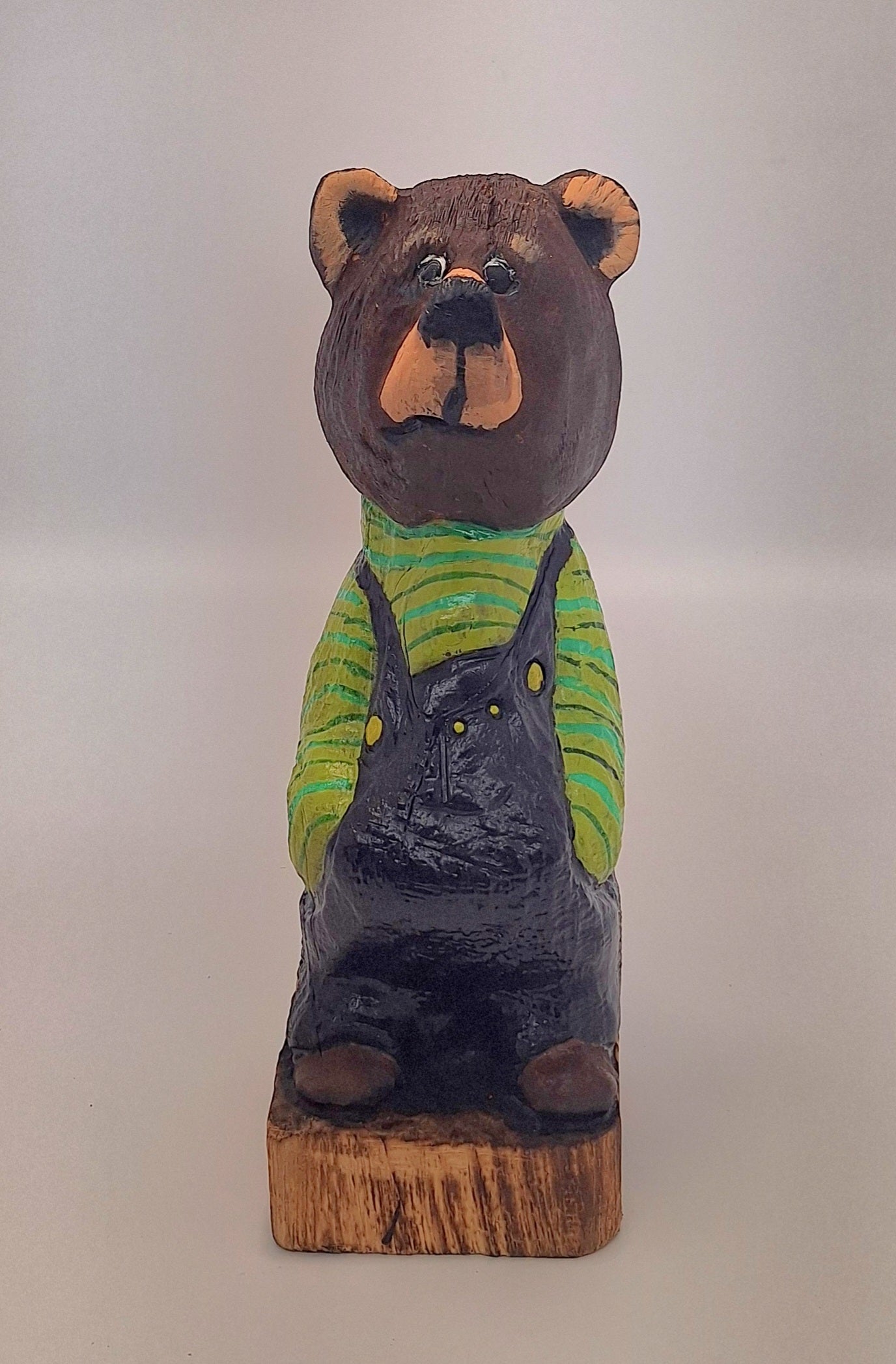#0052 Bibbed bear