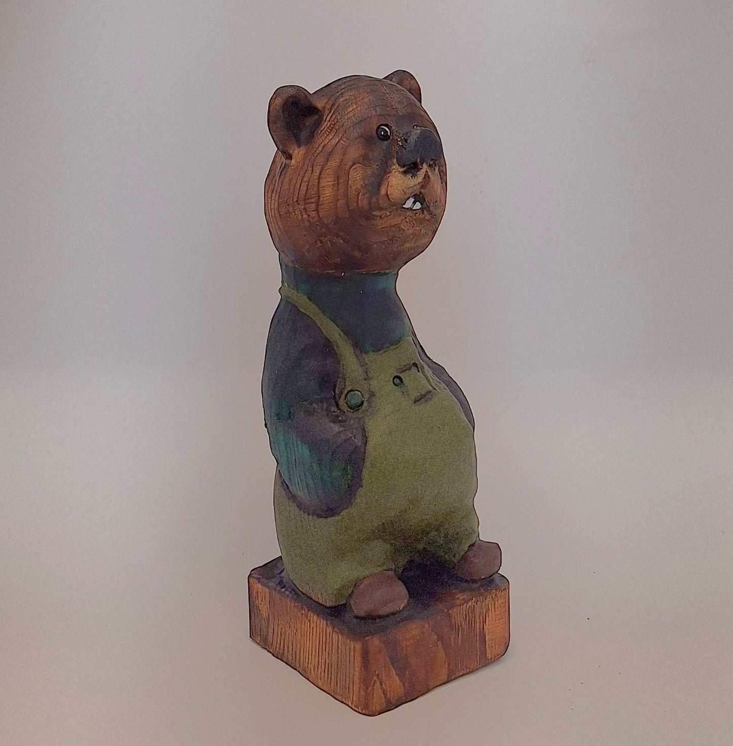 #0026 Bibbed bear