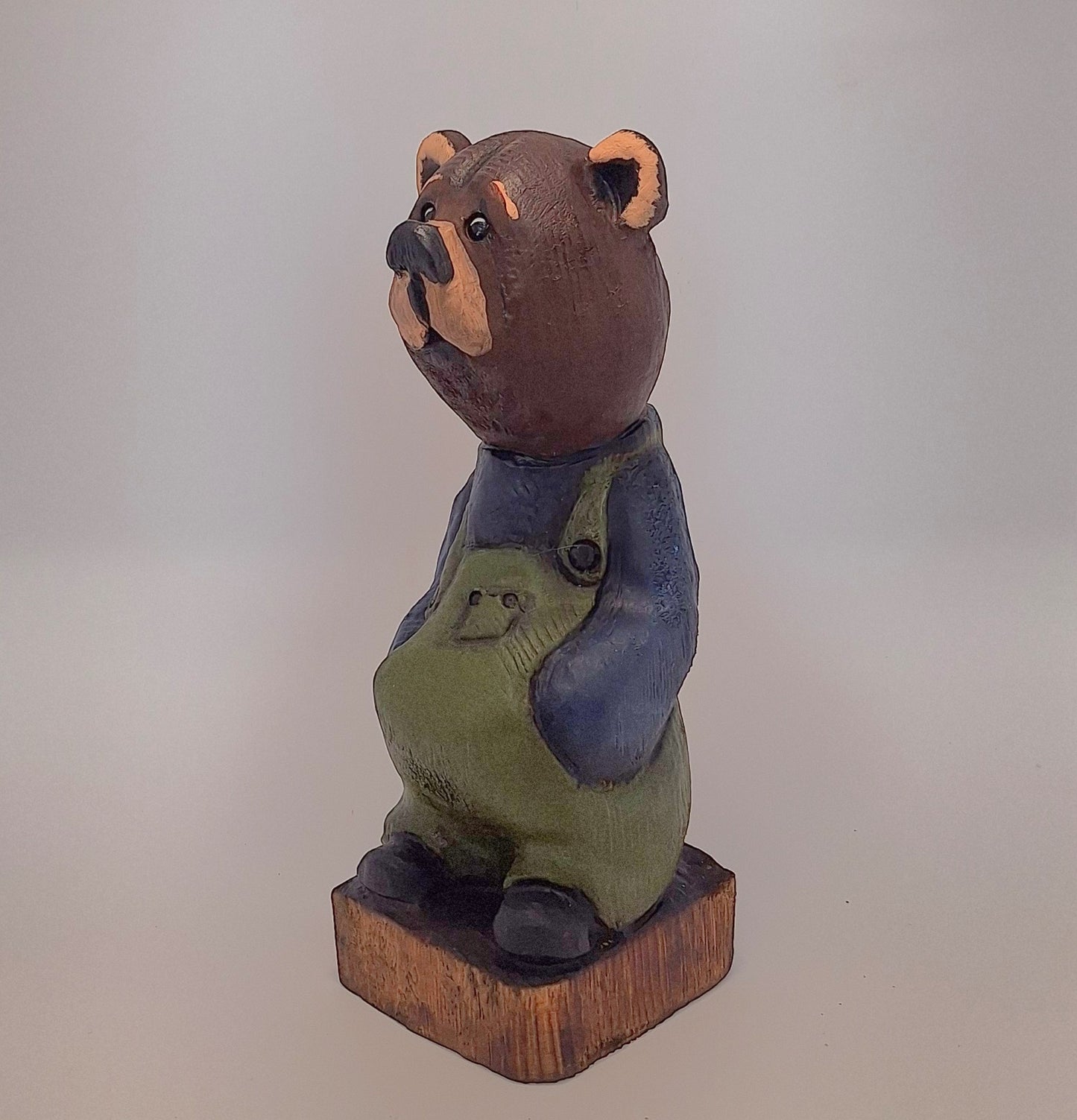 #0019 Bibbed bear