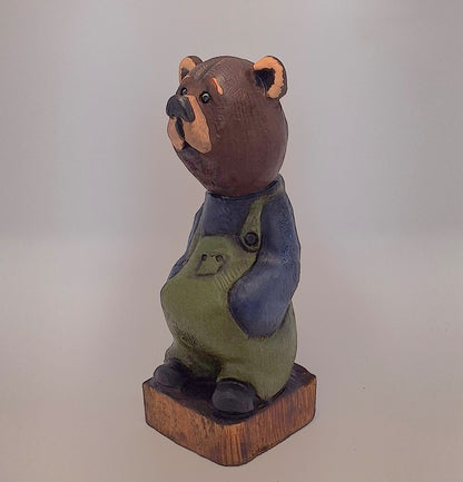 #0019 Bibbed bear