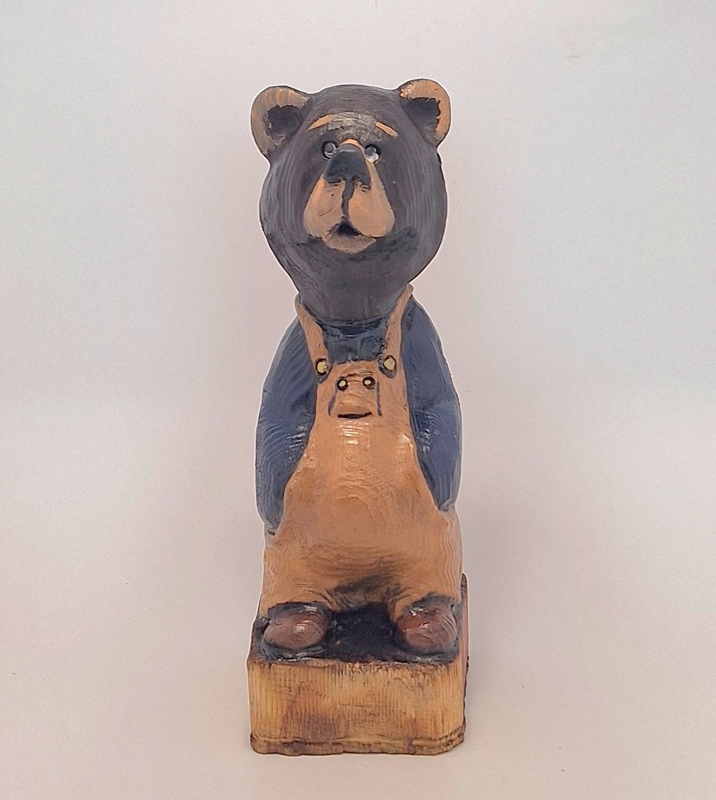 #0028 Bibbed bear
