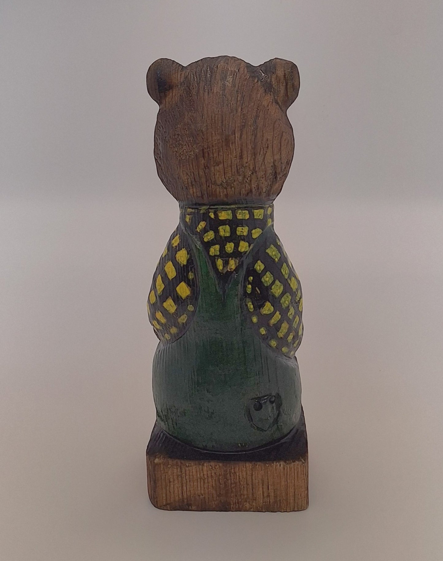 #0024 Bibbed bear