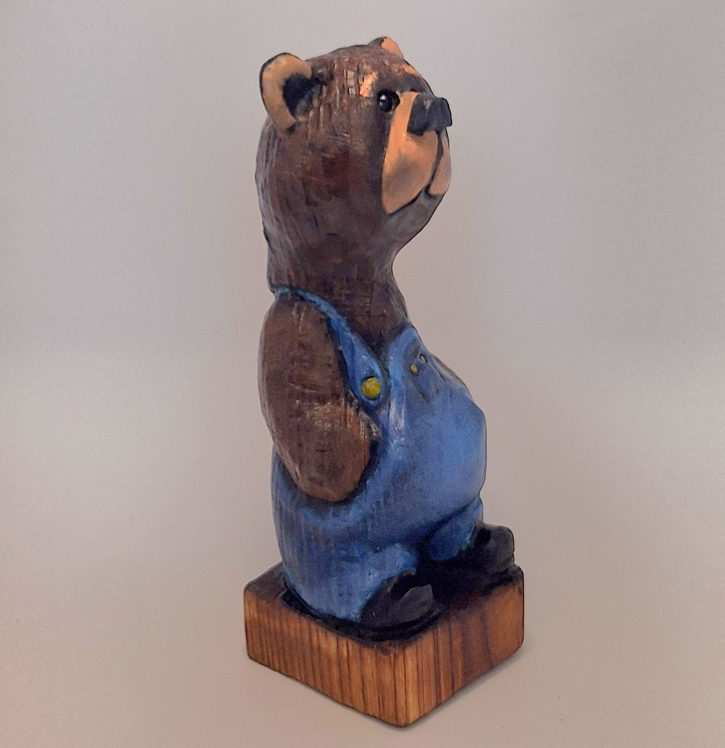 #0008 Bibbed bear