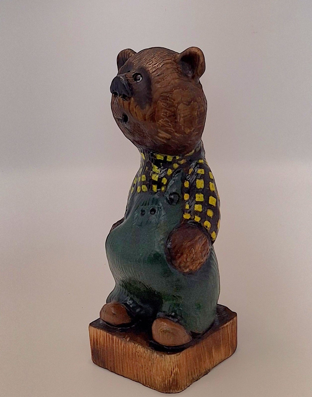 #0024 Bibbed bear